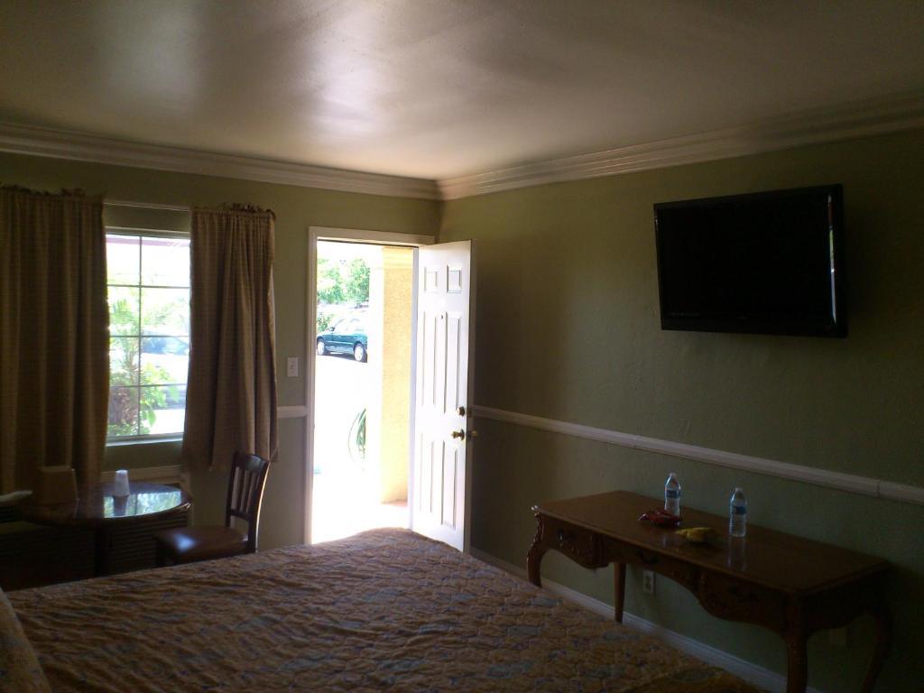 Santa Ana Travel Inn Pokój zdjęcie